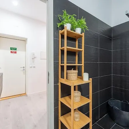 Modern Rustic In Graca Apartman *